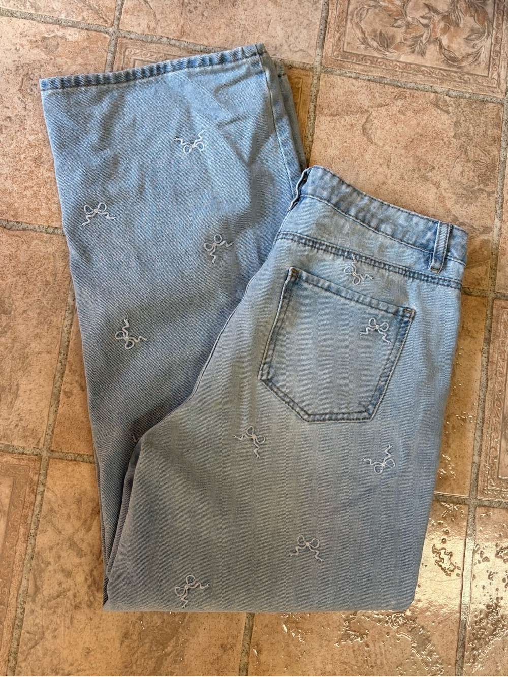 Jeans - Picture 2 of 3